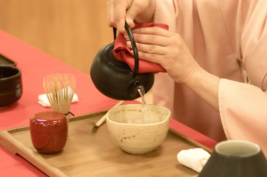 女人喝茶要行扣茶禮嗎，叩茶禮女士能用嗎？