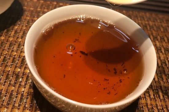 大紅袍第一泡要倒掉嗎，洗茶水需倒掉但第一泡出湯