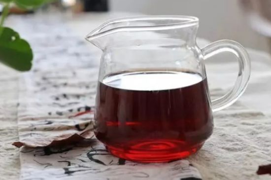 黑茶調(diào)理婦科病，女人喝黑茶好處太多了！