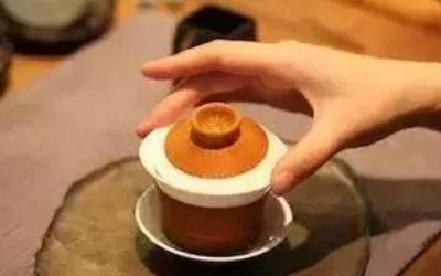 三才蓋碗的正確拿法，三才蓋碗抓碗法圖解