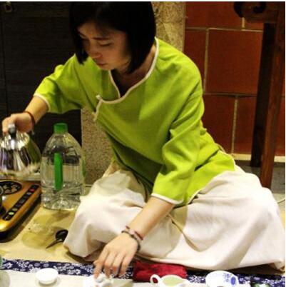 女士喝茶的手勢(shì)，女人正確喝茶手勢(shì)姿勢(shì)圖
