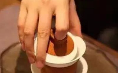 三才蓋碗的正確拿法，三才蓋碗抓碗法圖解