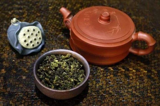 泡大紅袍、肉桂和水仙可以用一個(gè)紫砂壺嗎，可以摻一起沖泡么？
