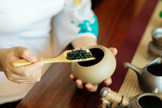 女人喝茶要行扣茶禮嗎，叩茶禮女士能用嗎？