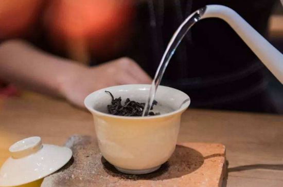 牛欄坑肉桂需不需要洗茶，武夷巖茶肉桂需要洗茶嗎？