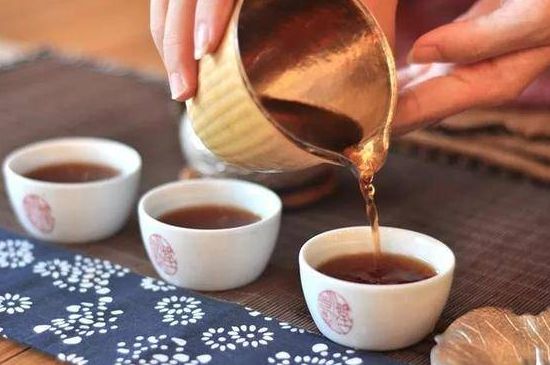 喝茶茶桌上的禮儀有哪些，泡茶待客十大禮儀不可不做！