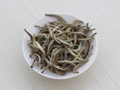 白茶品質(zhì)如何區(qū)分，白茶的優(yōu)劣質(zhì)量辨別方法