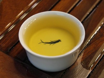 如何通過茶湯辨別好茶，<a href=http://www.cikucha.com/fenlei/ target=_blank class=infotextkey>六大茶類</a>茶湯顏色標準