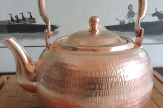 用銅壺?zé)惺裁唇?，銅壺煮水的兩大忌諱和好處