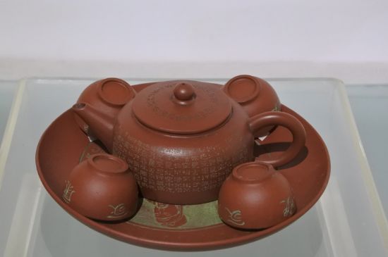 正宗紫砂壺多少錢一套，一套正宗<a href=http://www.cikucha.com/chaju/zisha/ target=_blank class=infotextkey>宜興紫砂壺</a>什么價(jià)格