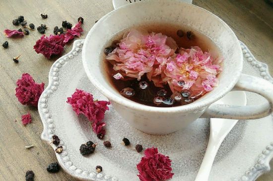 玫瑰花的最佳搭配，喝玫瑰花茶搭配什么喝好？