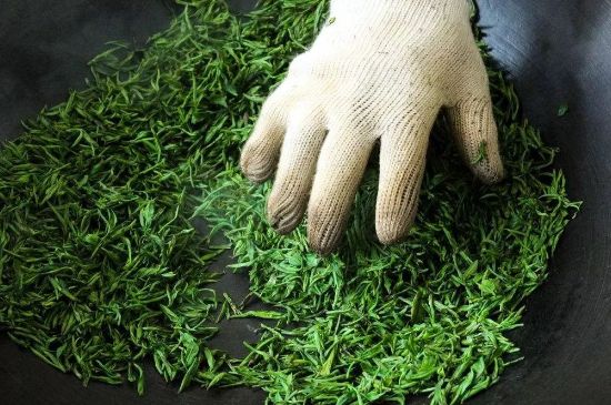 龍井茶炒茶葉怎么炒出好茶色，茶葉怎樣做出來最綠？