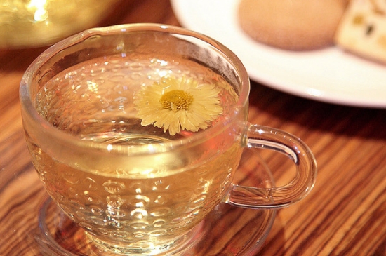 經(jīng)常菊花泡水好嗎，喝菊花茶有什么好處？