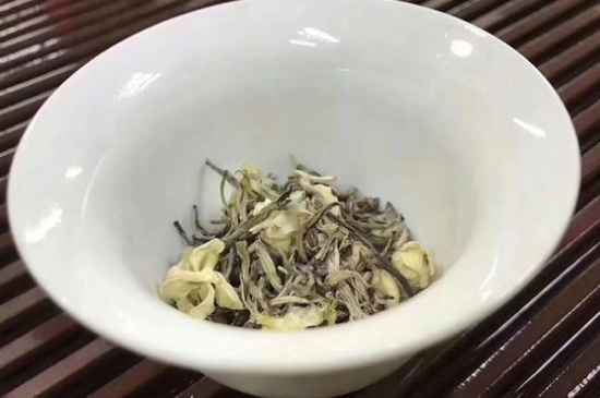 女孩喝茉莉茶的好處，茉莉茶葉的功效與禁忌