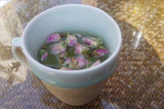 玫瑰花泡茶祛斑要多久見(jiàn)效，喝玫瑰花茶多久能祛斑？
