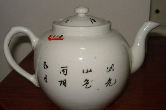 瓷壺適合泡什么茶，瓷器茶具喝什么茶好