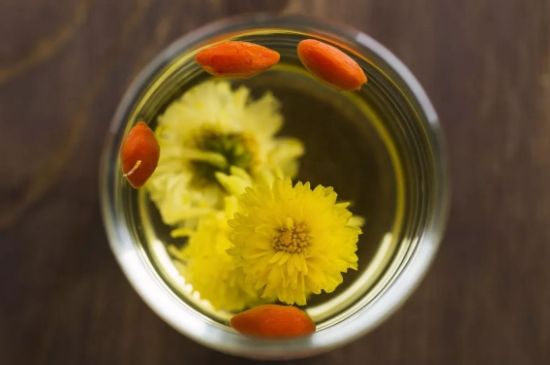 菊花茶的最佳搭配有哪幾樣，菊花茶和什么搭配喝效果好？