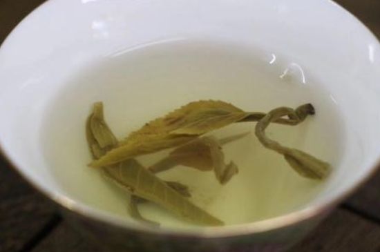 茉莉龍珠泡開后為什么都是梗，茉莉龍珠泡開后什么樣？