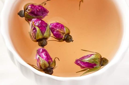 玫瑰花泡茶祛斑要多久見(jiàn)效，喝玫瑰花茶多久能祛斑？