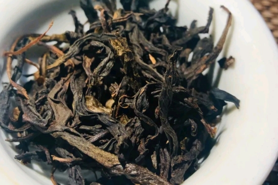 長(zhǎng)期喝巖茶會(huì)上火嗎？巖茶這樣喝了容易上火！