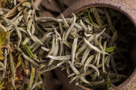 福鼎白茶要喝老的嗎，為什么喝白茶要喝老茶存新茶？
