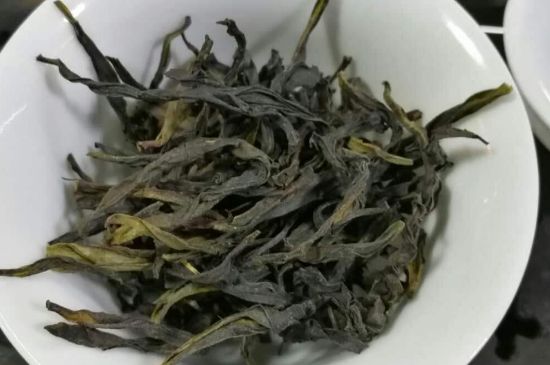 蜜蘭香和鴨屎香區(qū)別，鳳凰單樅鴨屎香vs蜜蘭香圖片對比