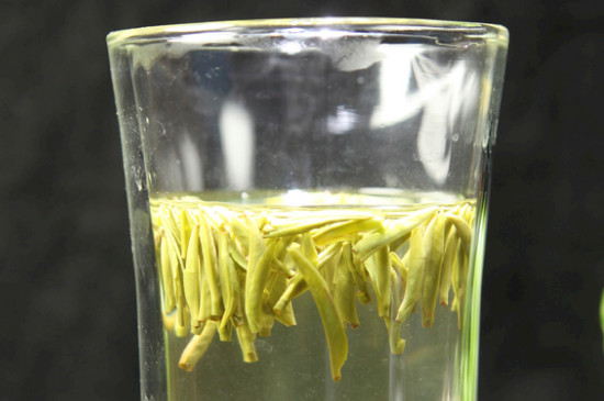 竹葉青茶泡不立起來怎么回事，竹葉青茶怎么泡立起來