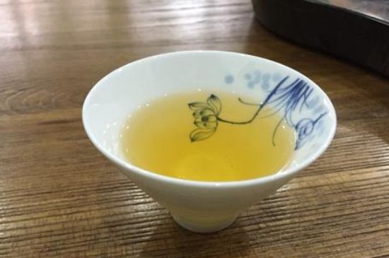 鴨屎香單叢雪片茶的特點，鳳凰雪片茶有什么特點？