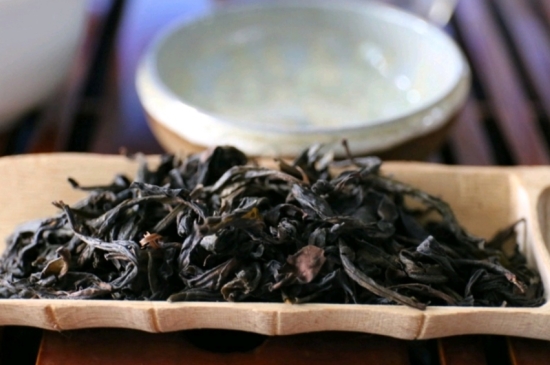 長(zhǎng)期喝巖茶會(huì)上火嗎？巖茶這樣喝了容易上火！