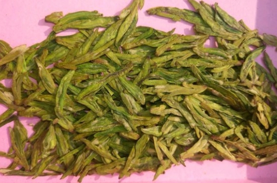 西湖龍井新茶和陳茶的區(qū)別，怎么區(qū)分龍井新茶和舊茶？