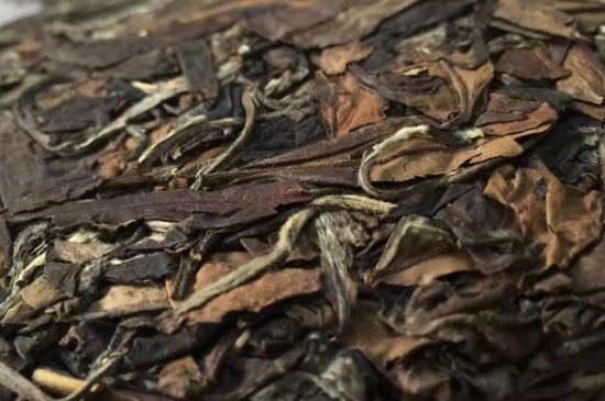 福鼎白茶要喝老的嗎，為什么喝白茶要喝老茶存新茶？