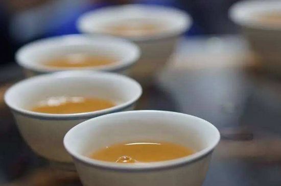 茯磚茶與普洱茶哪個(gè)好，茯茶和普洱茶口味區(qū)別