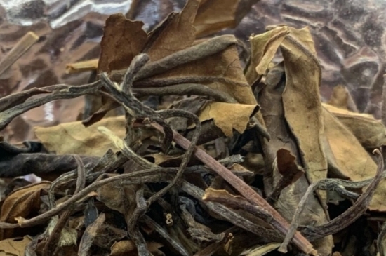 老白茶上火還是去火？夏季喝煮的老白茶會(huì)容易上火！