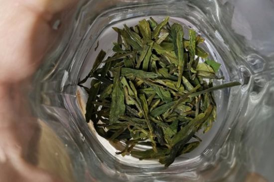 龍井茶放二年了能喝嗎，過期龍井茶的妙用！