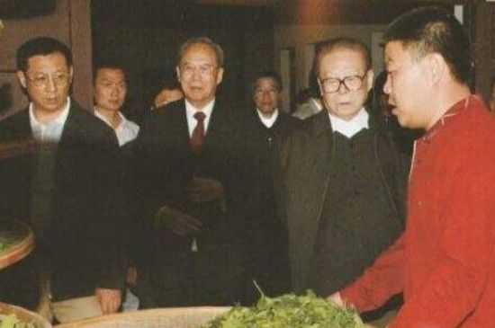 母樹大紅袍給誰喝了，為什么母樹大紅袍叫三棵六株？