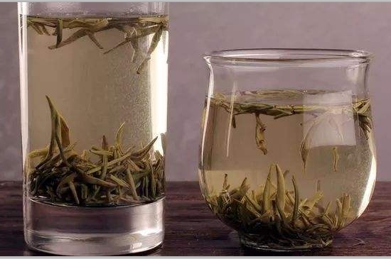 西湖龍井茶毫和發(fā)霉區(qū)別圖片，長霉的龍井茶葉會(huì)是什么樣？
