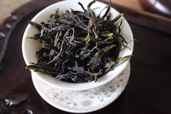 鴨屎香單叢雪片茶的特點，鳳凰雪片茶有什么特點？