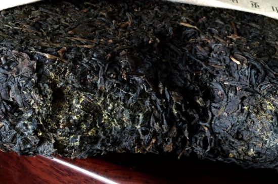 伏茶里的金花是黃曲霉素嗎，金花茯茶里的是什么菌