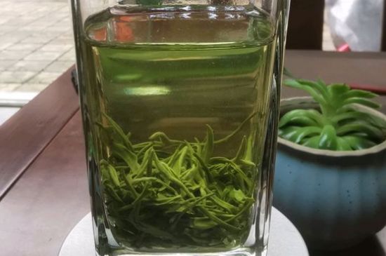 綠茶放了三年還能喝嗎，綠茶放久了喝了會(huì)怎樣