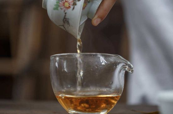福鼎白茶要喝老的嗎，為什么喝白茶要喝老茶存新茶？