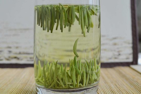 雀舌和竹葉青的區(qū)別，雀舌對比竹葉青圖片