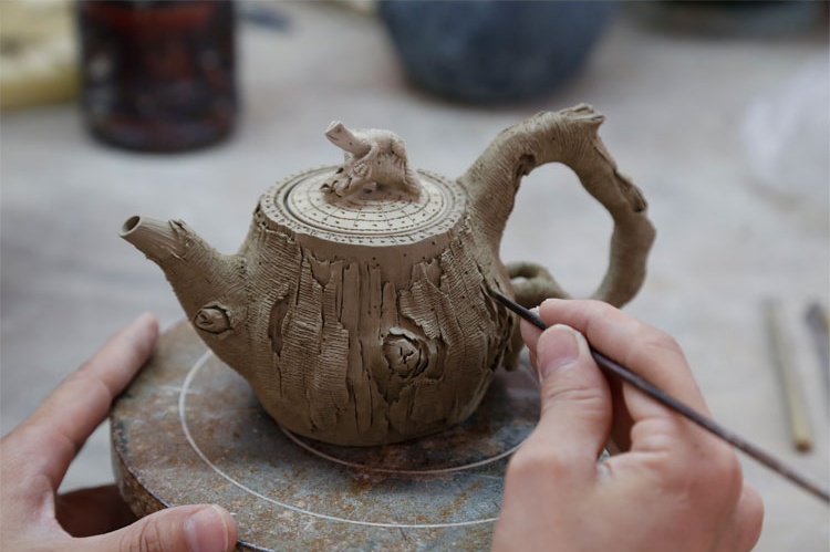 仿木外皮紫砂壺，創(chuàng)意木樁手工雕刻紫砂壺